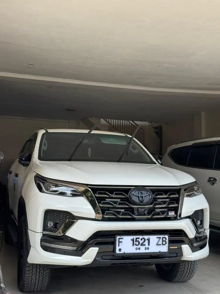 Fortuner GR 2023 Putih km5rb