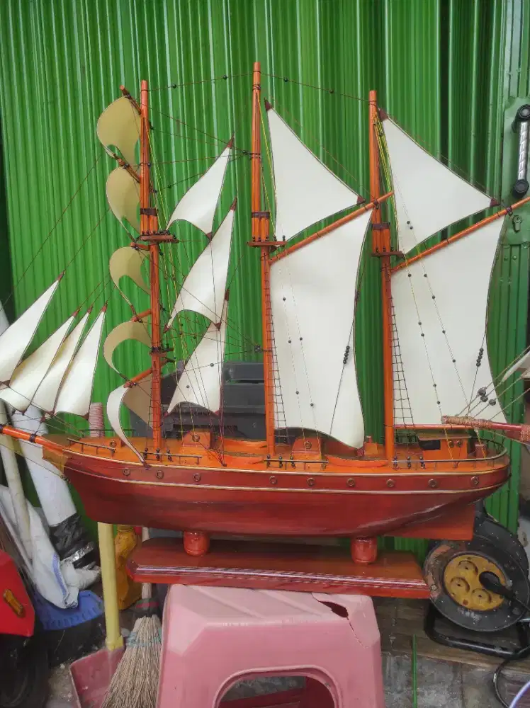 Perahu miniatur dewa ruci