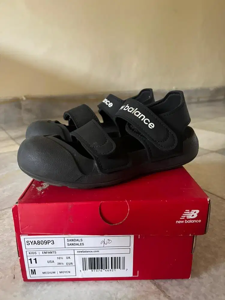 New balance sandals ( black )