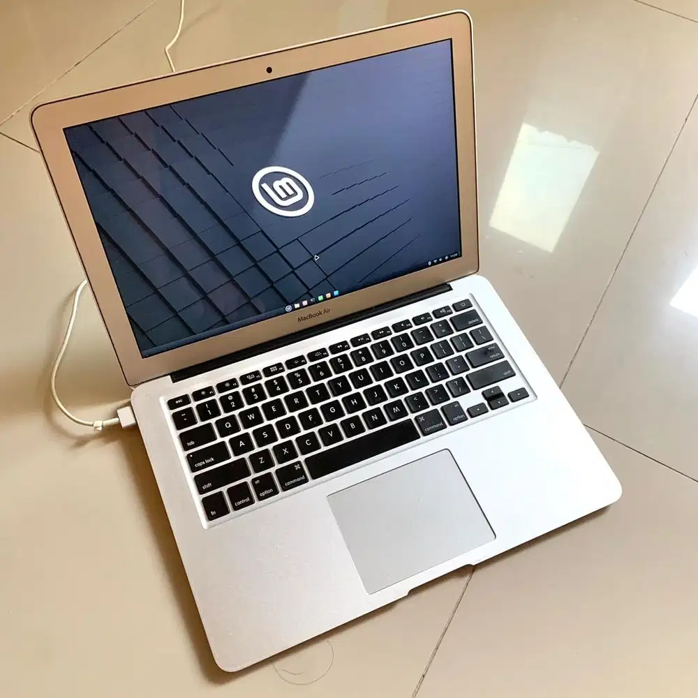 MacBook Air 13 2012 model A1466 , operating system LINUX