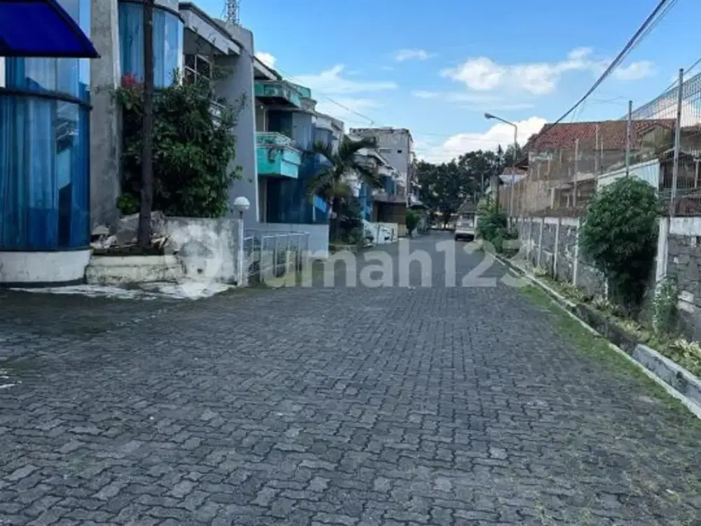 Jarang Ada Rumah di Komplek Ahmad Yani Cicadas U Gudang Huni Kantor Bandung