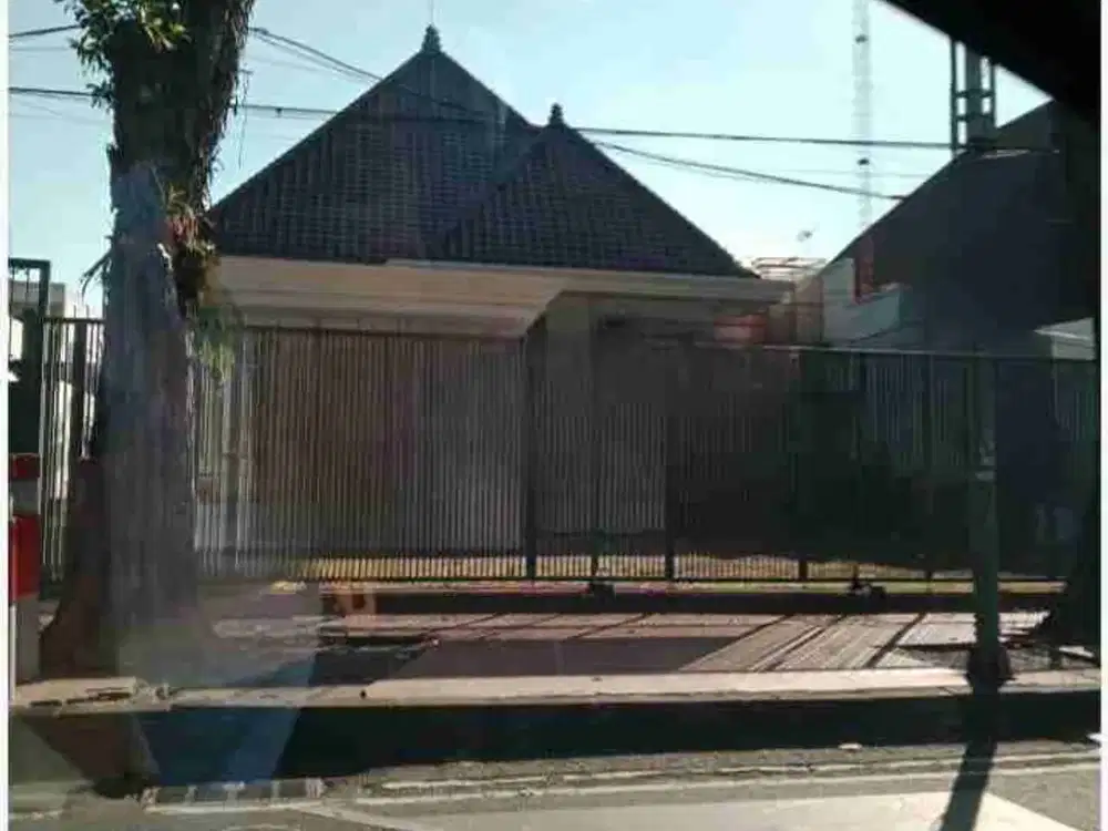 Disewakan Tempat Usaha di Raya Darmo Depan Area Komersial Surabaya