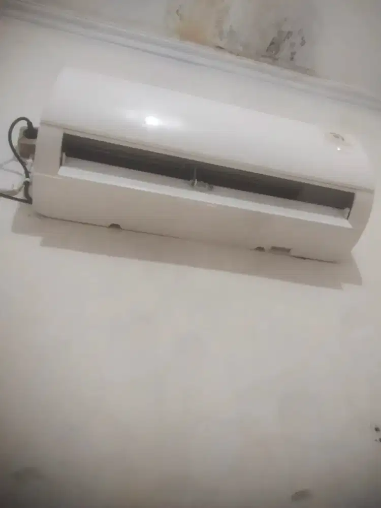 JUAL CEPAT AC ORI MIDEA 1/2 PK MASIH DINGIN