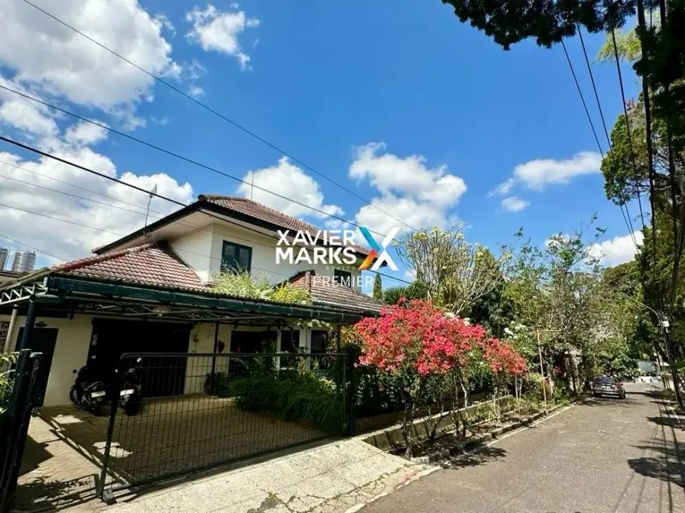 DIJUAL Rumah Berkonsep Villa Terawat Ada Taman Hijau Luas Siap Huni Lingkungan Aman Dekat Kampus Umm dan Ub Akses Mudah ke Suhat di Mulyoagung
