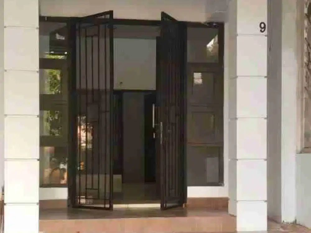Disewakan rumah murah Raffleshills Cibubur.