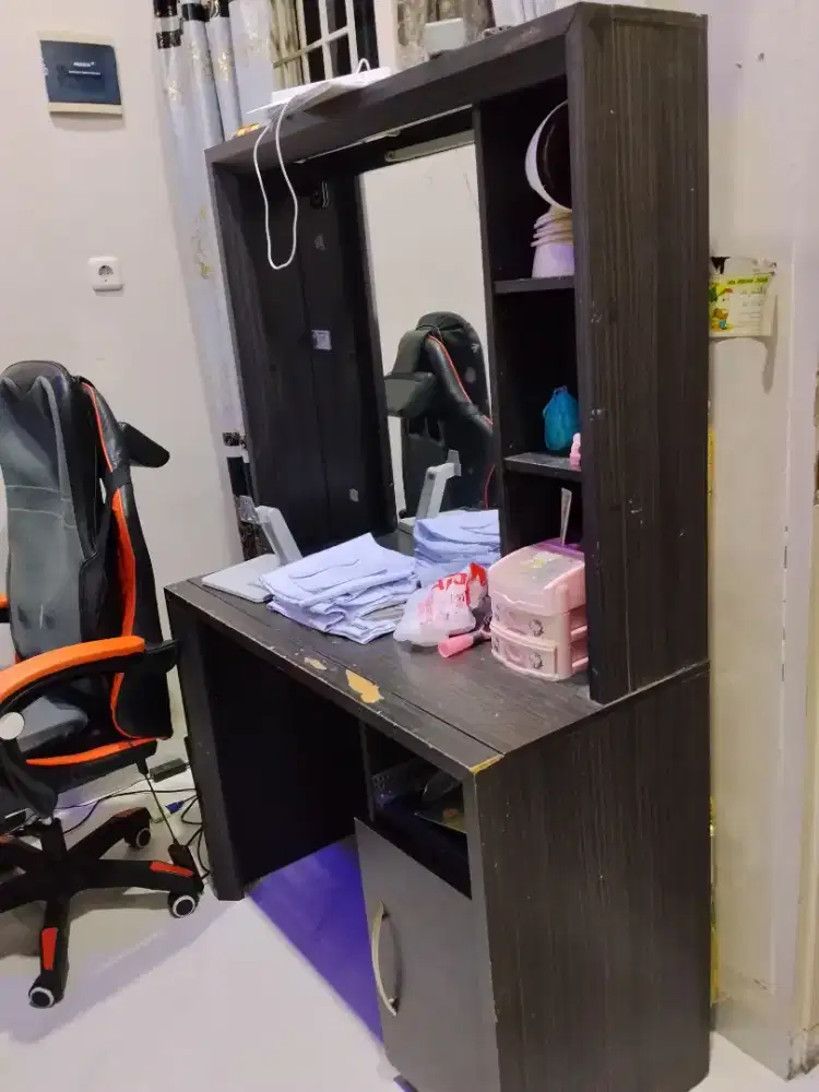 Kerja rias kaca rias