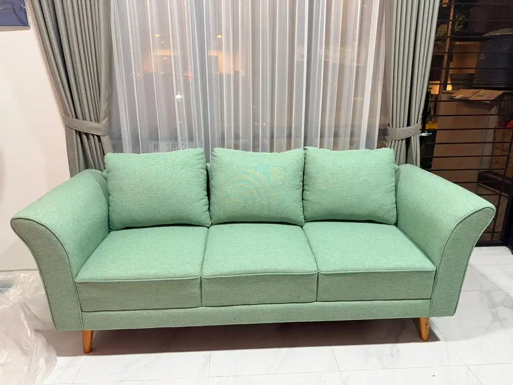 Sofa Minimalis Kondisi Like New, Baru Pakai Beberapa Bulan