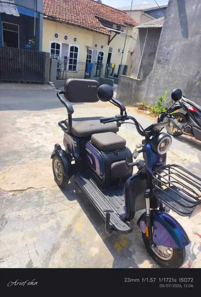 Sepedah listrik roda 3