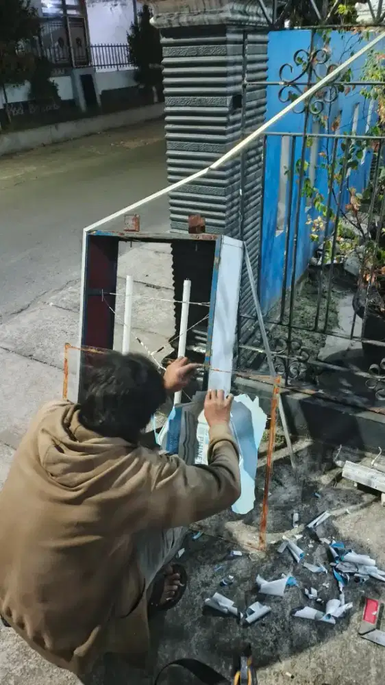Neon box akrilik papan nama reklame huruf timbul advertising soloraya