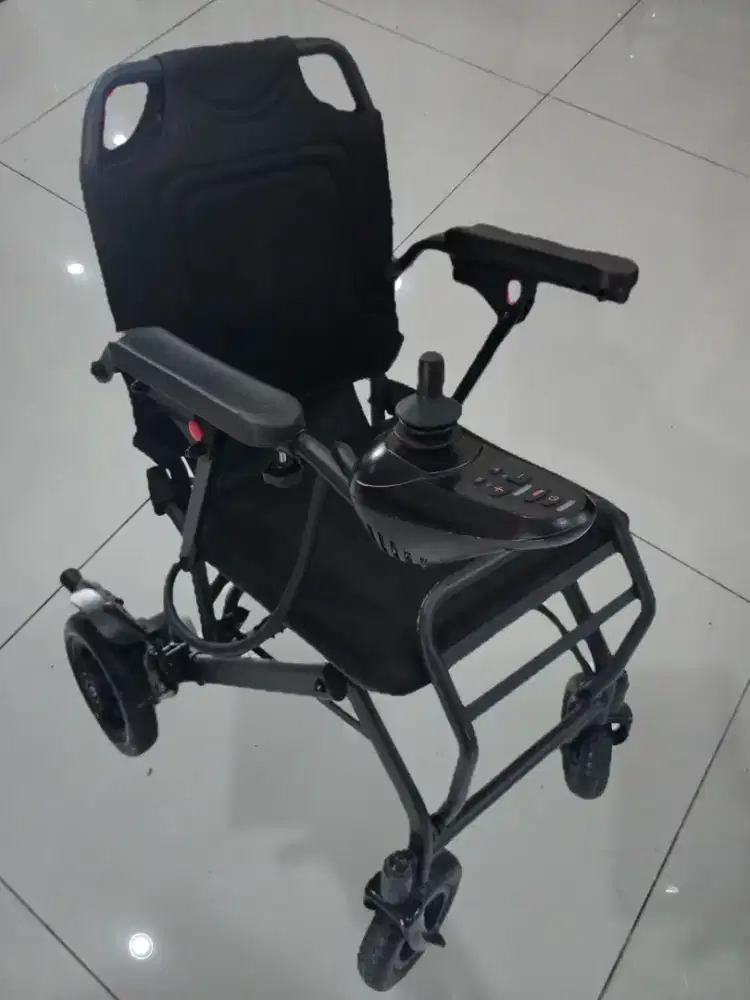 Kursi roda Elektrik