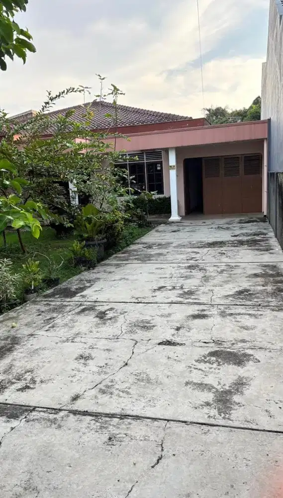 Rumah luas, tenang dan teduh