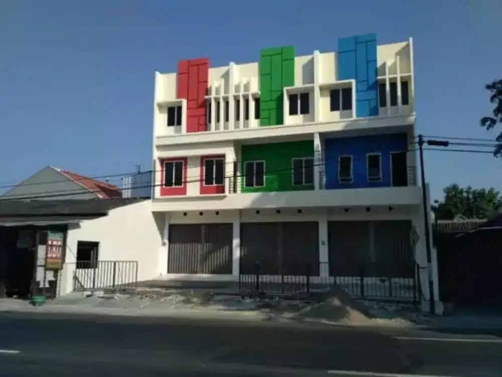 Ruko 3 Lantai Strategis di Jl. Letjen Suprapto, Sumber, Banjarsari, Solo