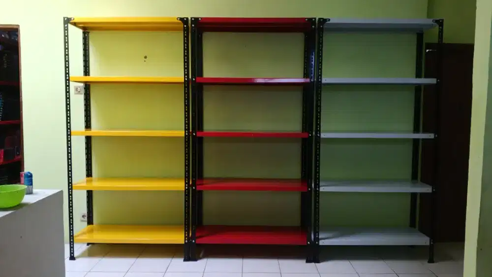 Rak siku besi lubang