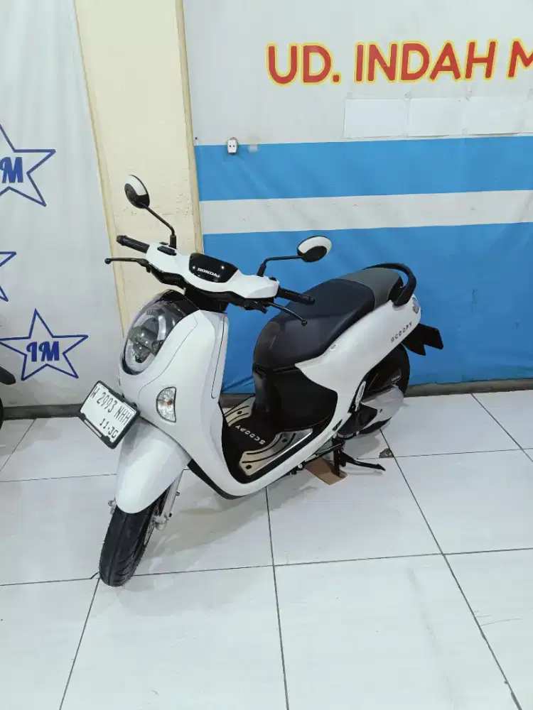 Pantau unit HONDA SCOOPY ESP STYLISH PRESTIGE KEYLLES 2025 KM LOW