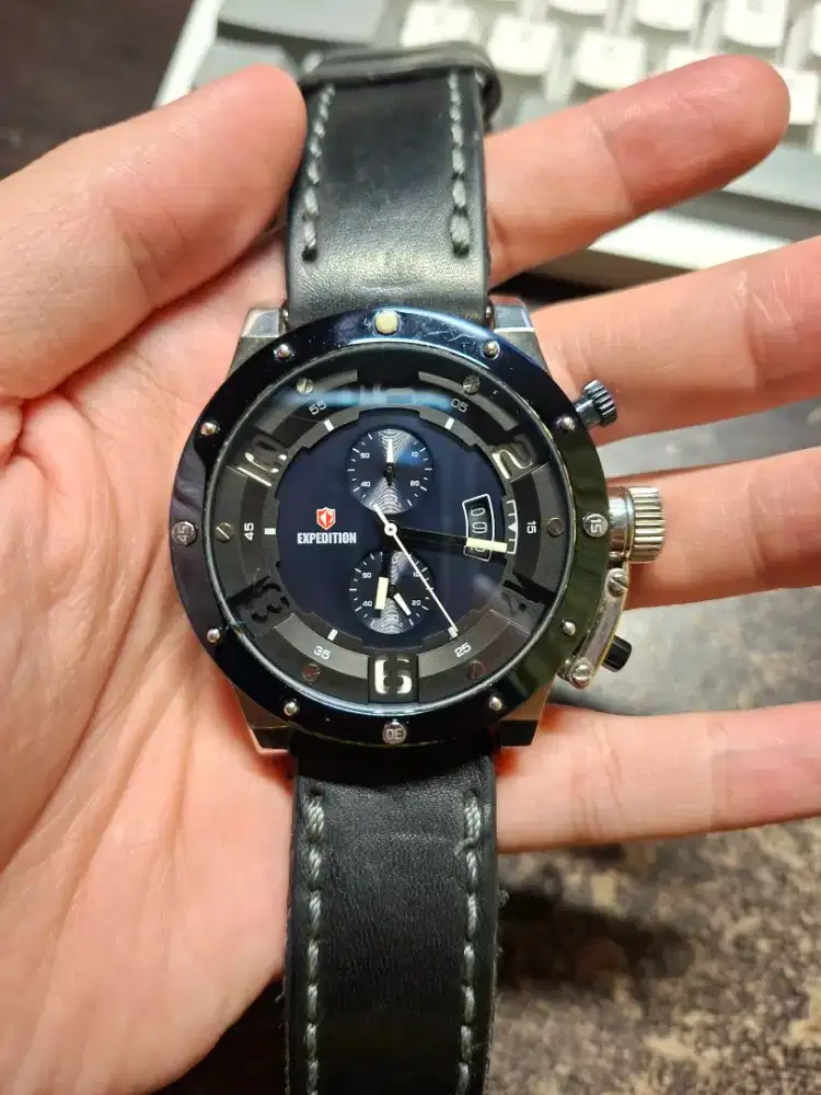 Jam tangan pria Expedition E6381M