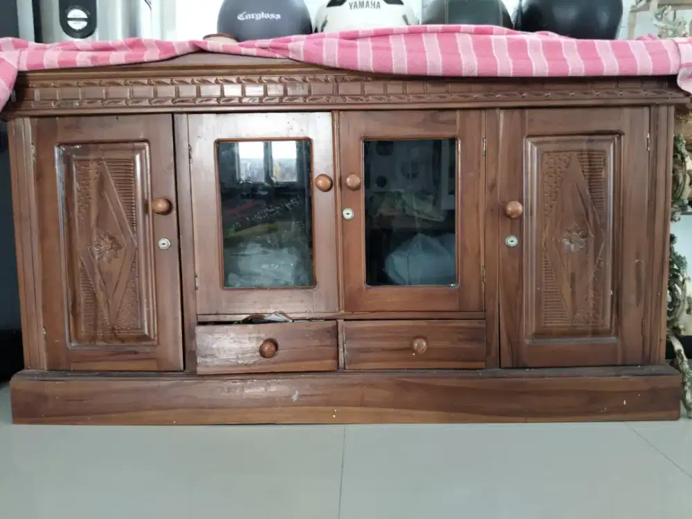 Lemari Kabinet Jati Ukir