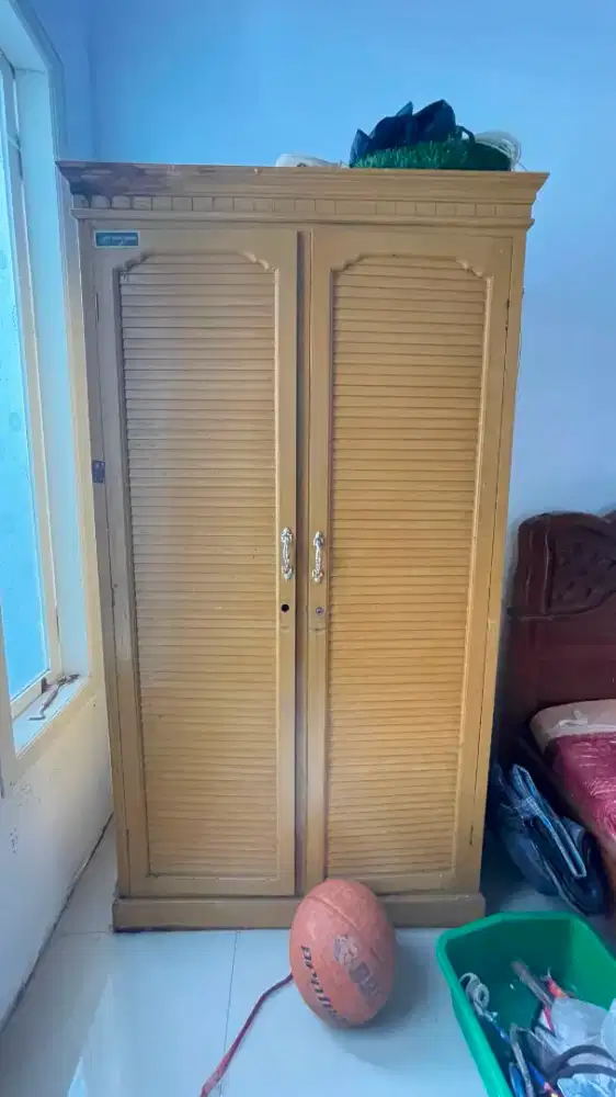 Lemari Krepyak Kuning