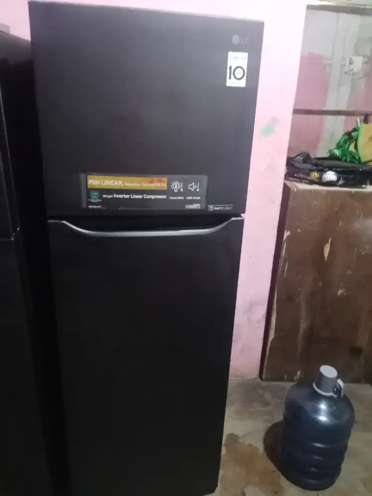 Dijual kulkas 2 pintu iverter merek LG