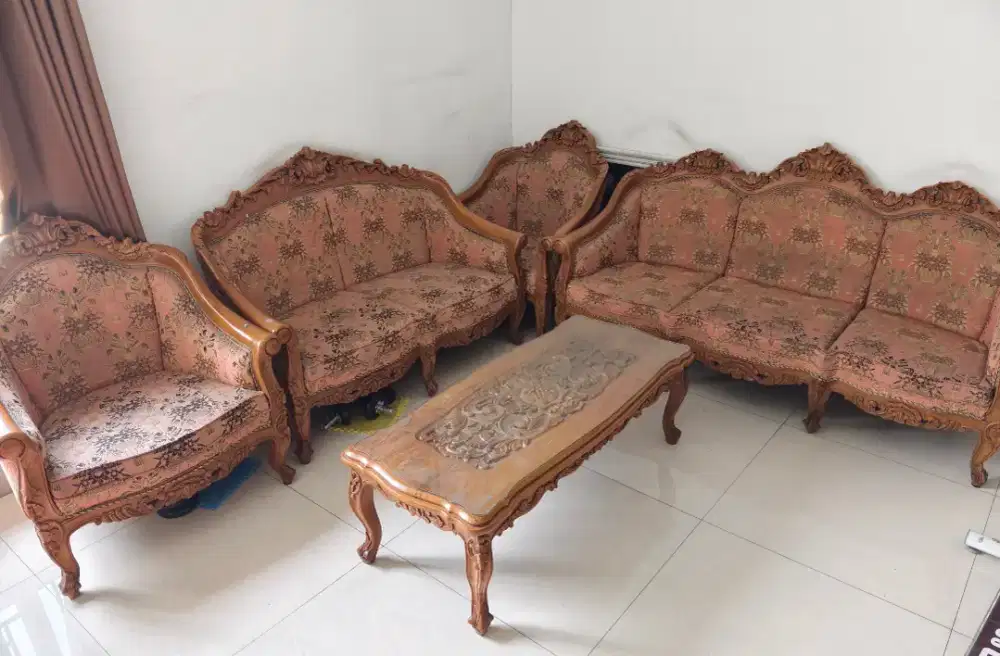 Kursi kayu Jati 1 set dan meja ruang tamu