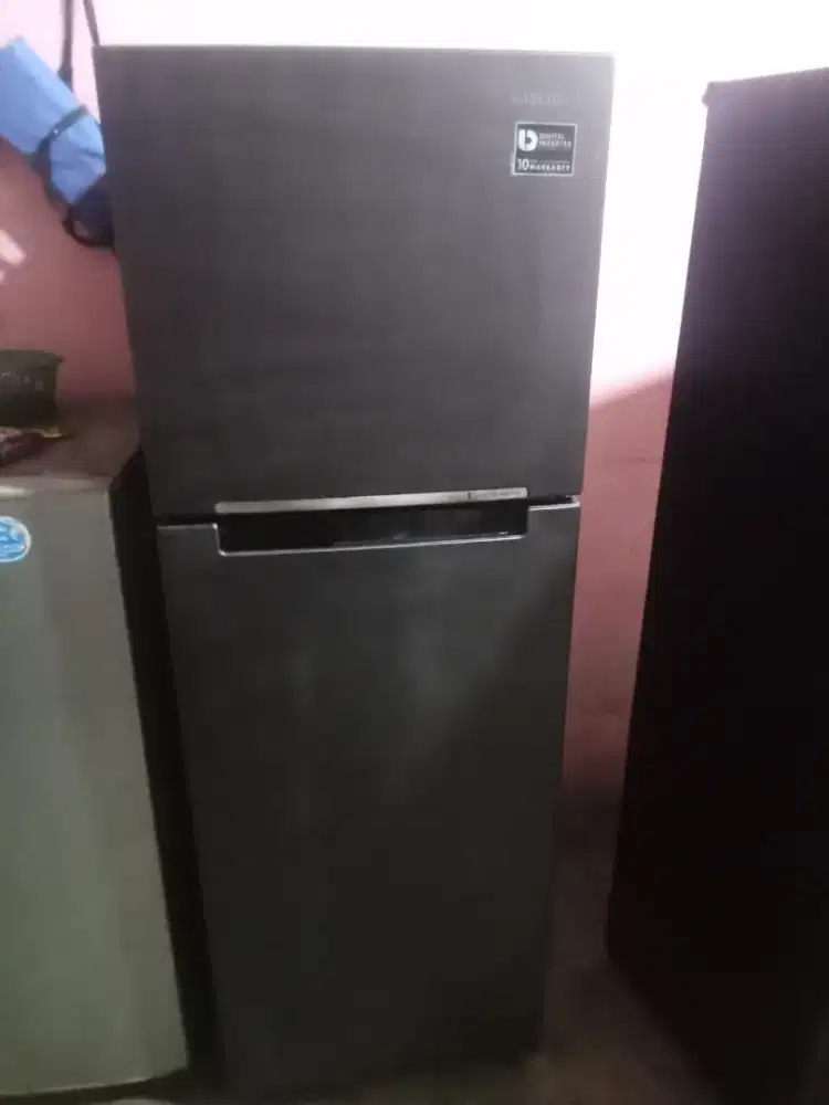 Dijual kulkas 2 pintu iverter merek Samsung