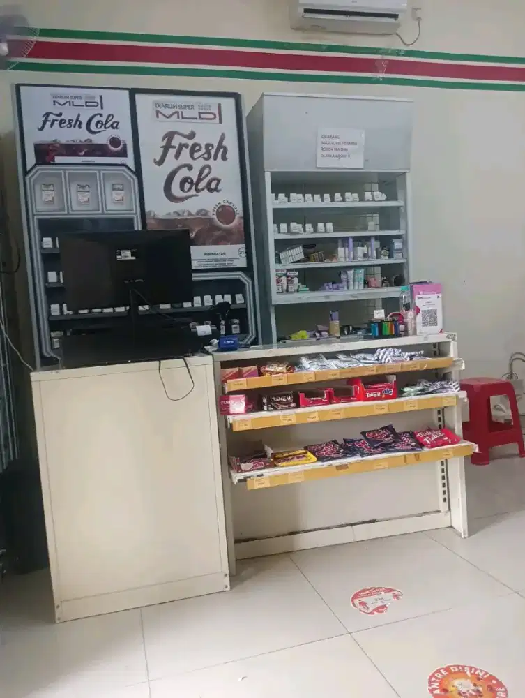 meja kasir Indomaret & backwall ORI ambalan7, tidak termasuk frescol