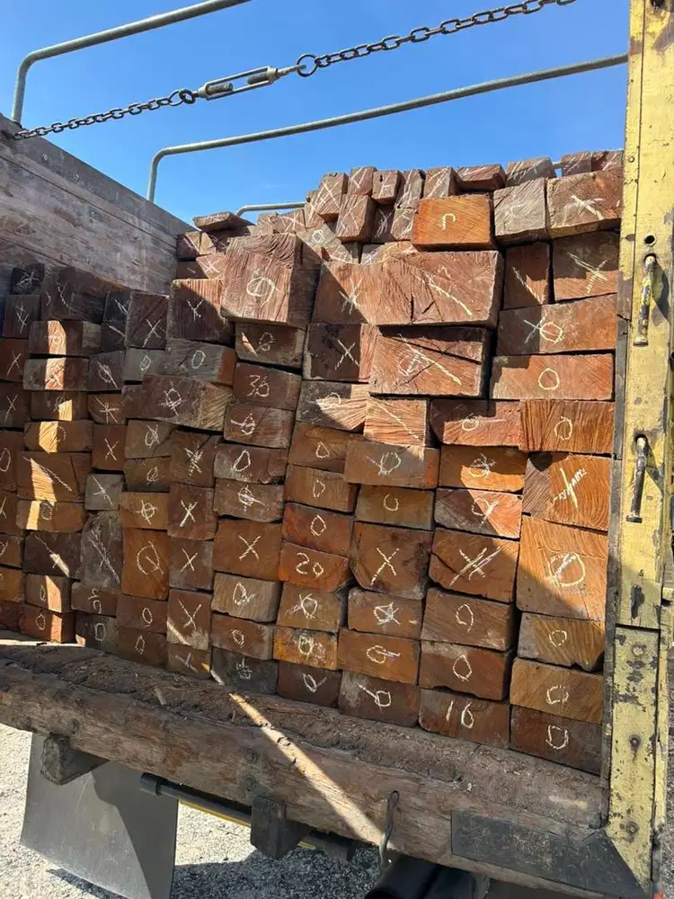 Kayu Ulin Kalimantan