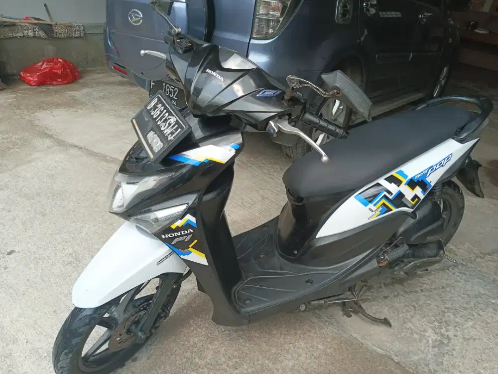 Honda beat pop hitam putih