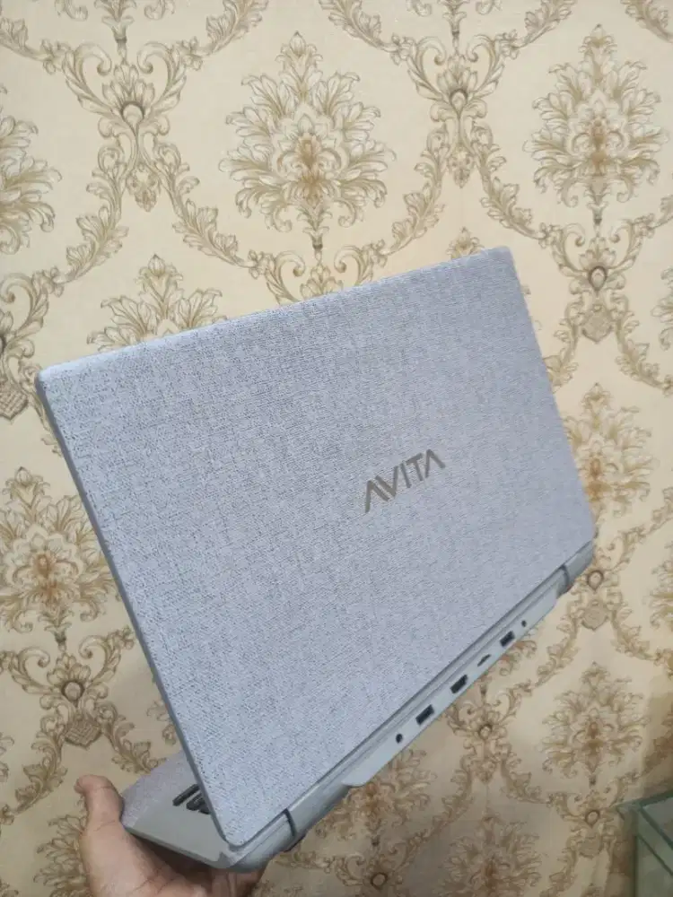 Lactop avita essential 14 ram 4 SSD 256 minus layar ngeflek yg lainnya