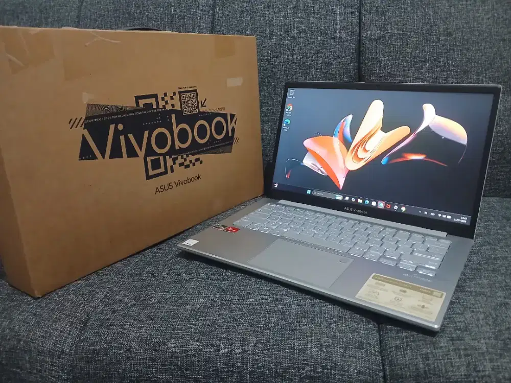 Asus Vivobook silver Ryzen 3 7320u