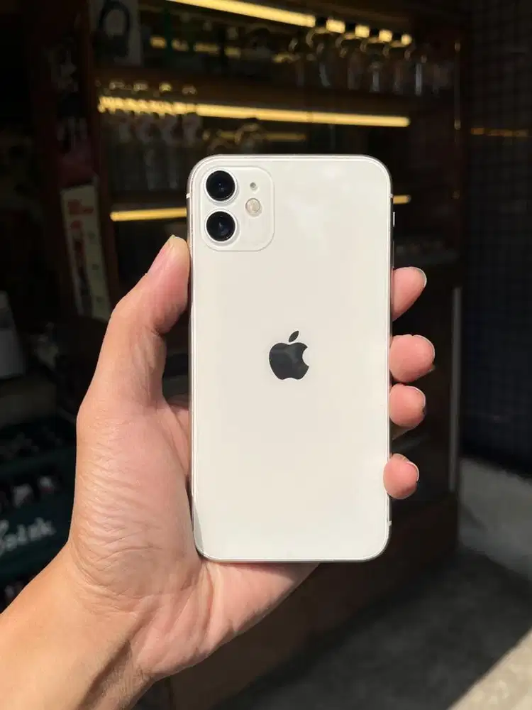 Dijual iPhone 11 64gb sinyal aman all operator aktivasi lama