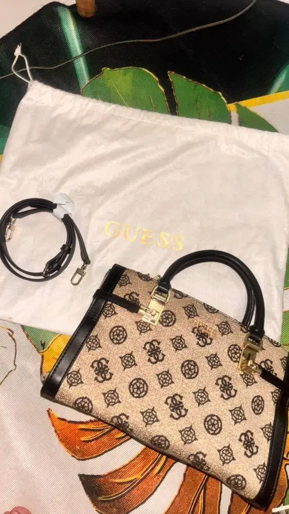 GUESS LORALEE STATUS SATCHEL (ORI)
