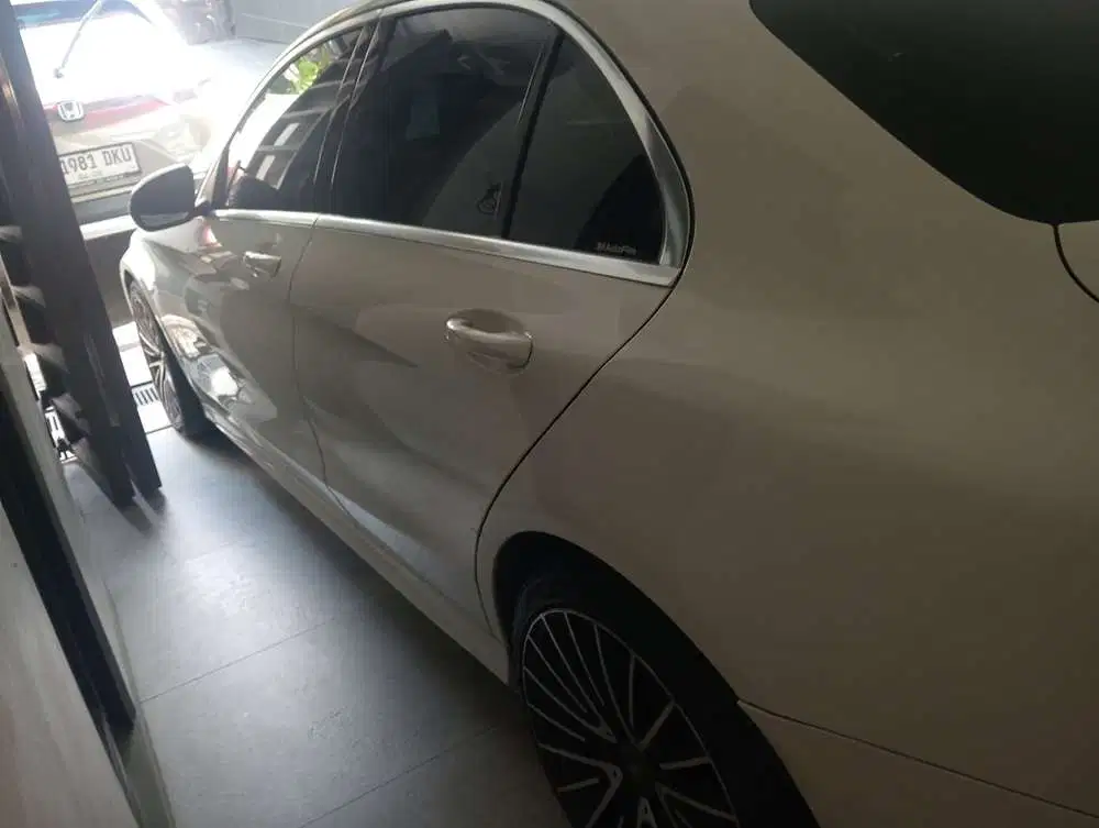 Mercedes-Benz C200 2018 Bensin