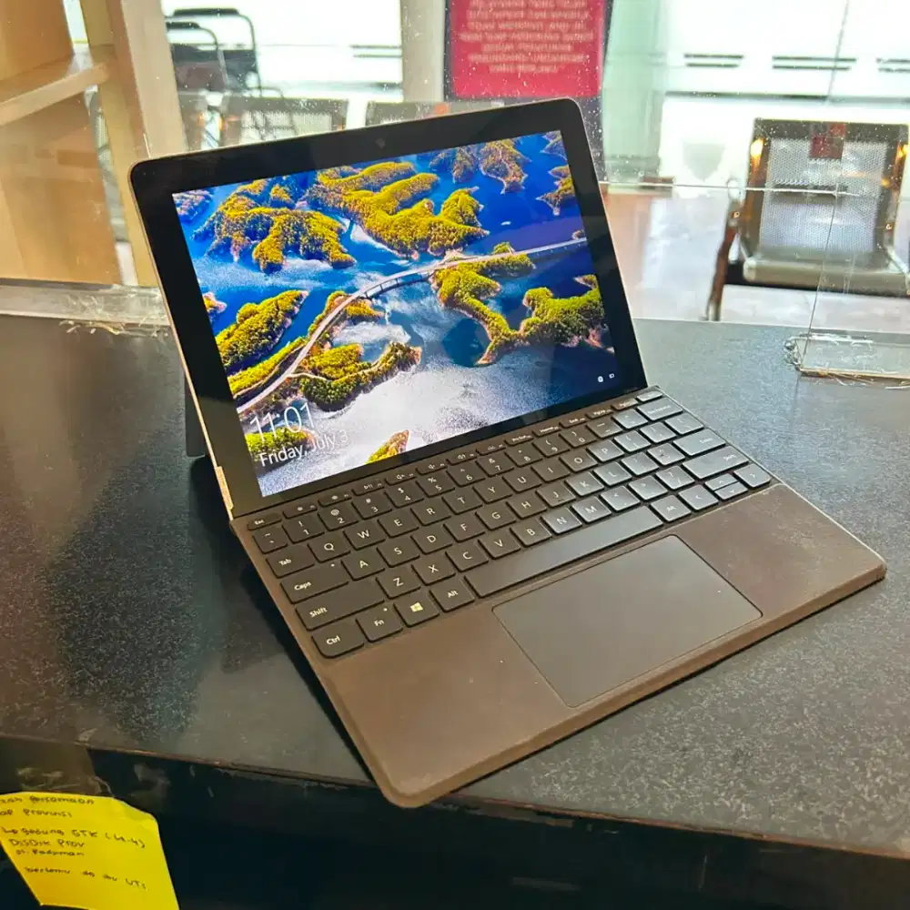 Microsoft Surface Go  (RAM 8GB / SSD 128GB) Mulus + Bonus