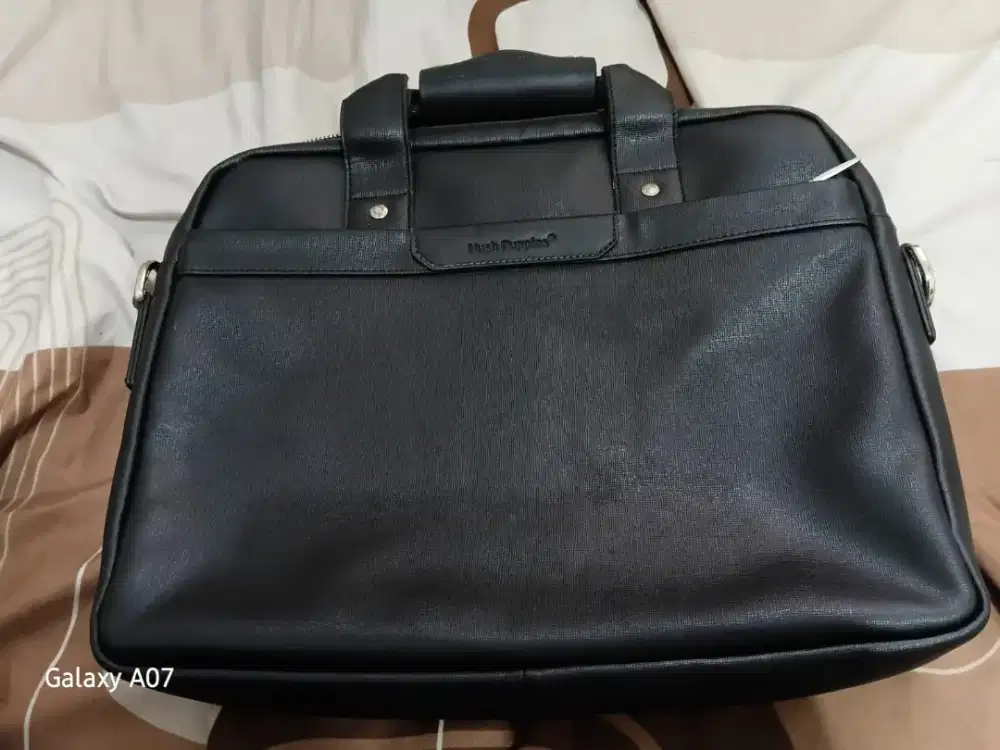 Tas Selempang Laptop Hush Puppies Original