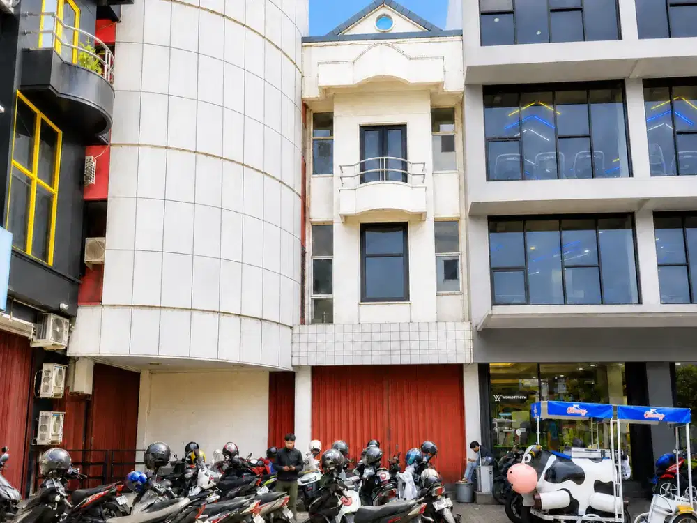Ruko Strategis 3 Lantai di Taman Galaxy Bekasi – Siap Huni, Sangat Luas & Hadap Timur!