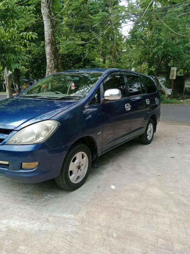 Toyota Kijang Innova 2004 Bensin