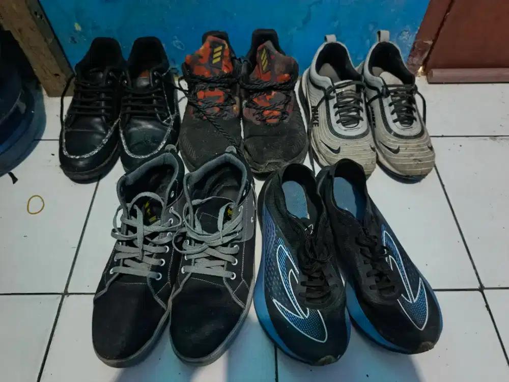 SEPATU BEKAS UK 40-43