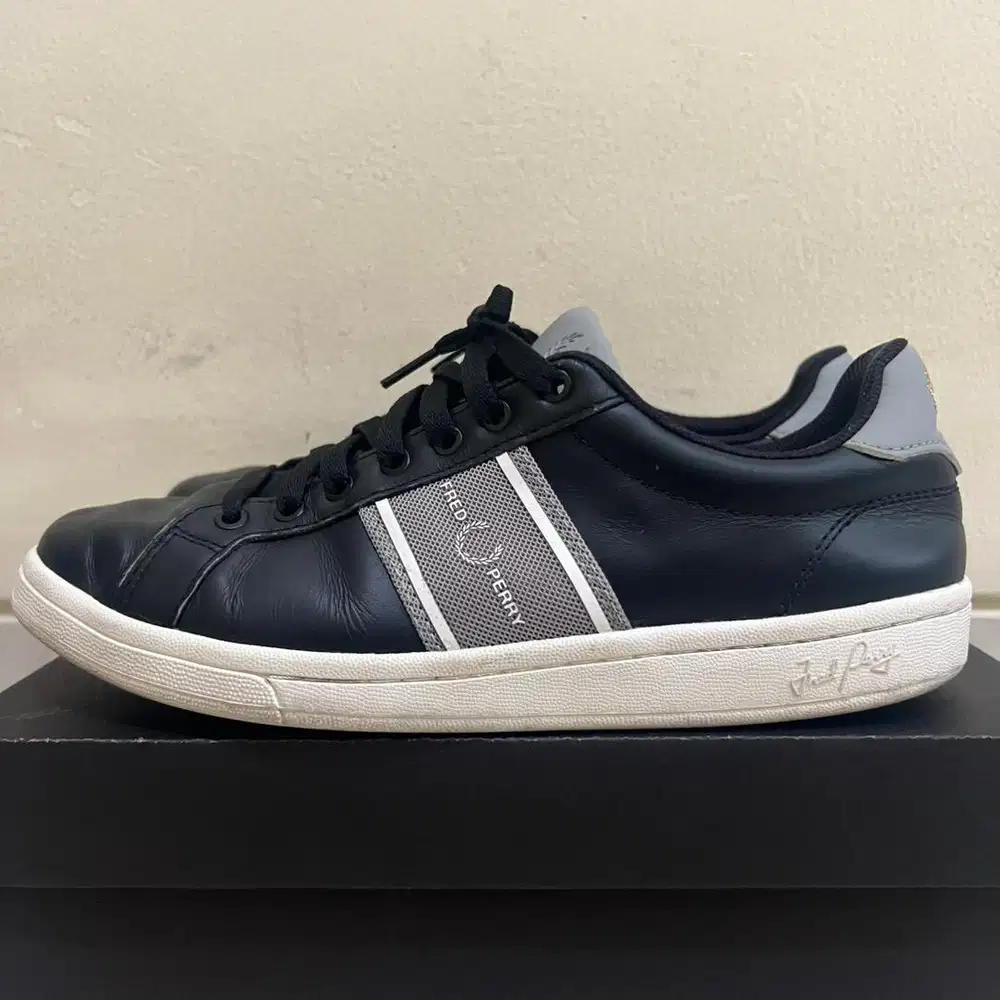 Sepatu Sneaker Casual FRED PERRY Hitam