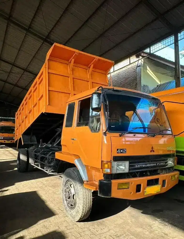 Mitsubishi Fuso 4x2 DUMP TRUCK 2015