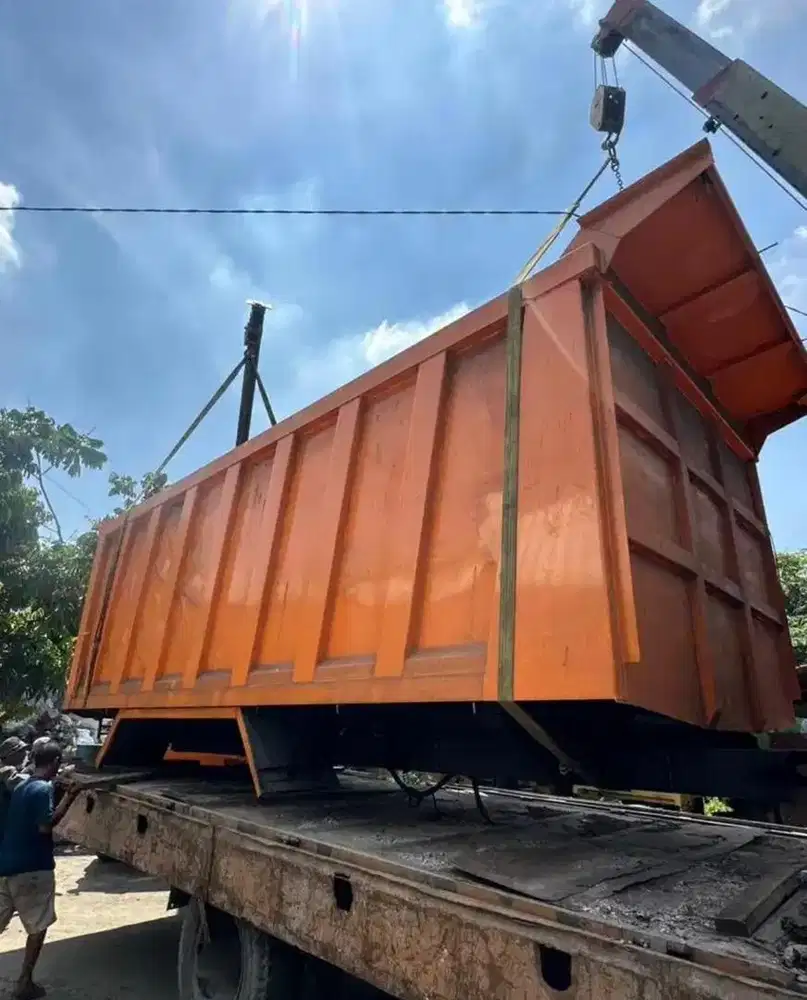 Mitsubishi Dump TRUCK