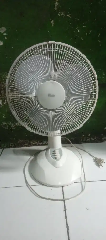 Kipas angin meja KRIS 12 inc ( kecil )