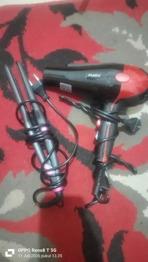 Hairdryer dan catokan rambut