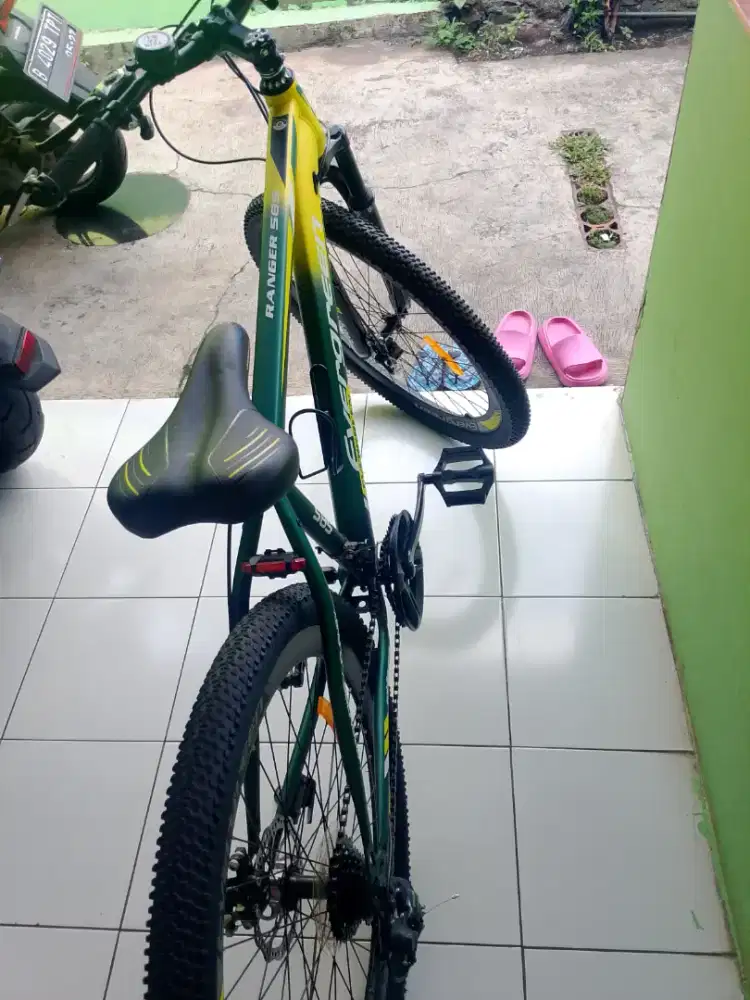 Sepeda gunung Evergreen 585 (2.75)