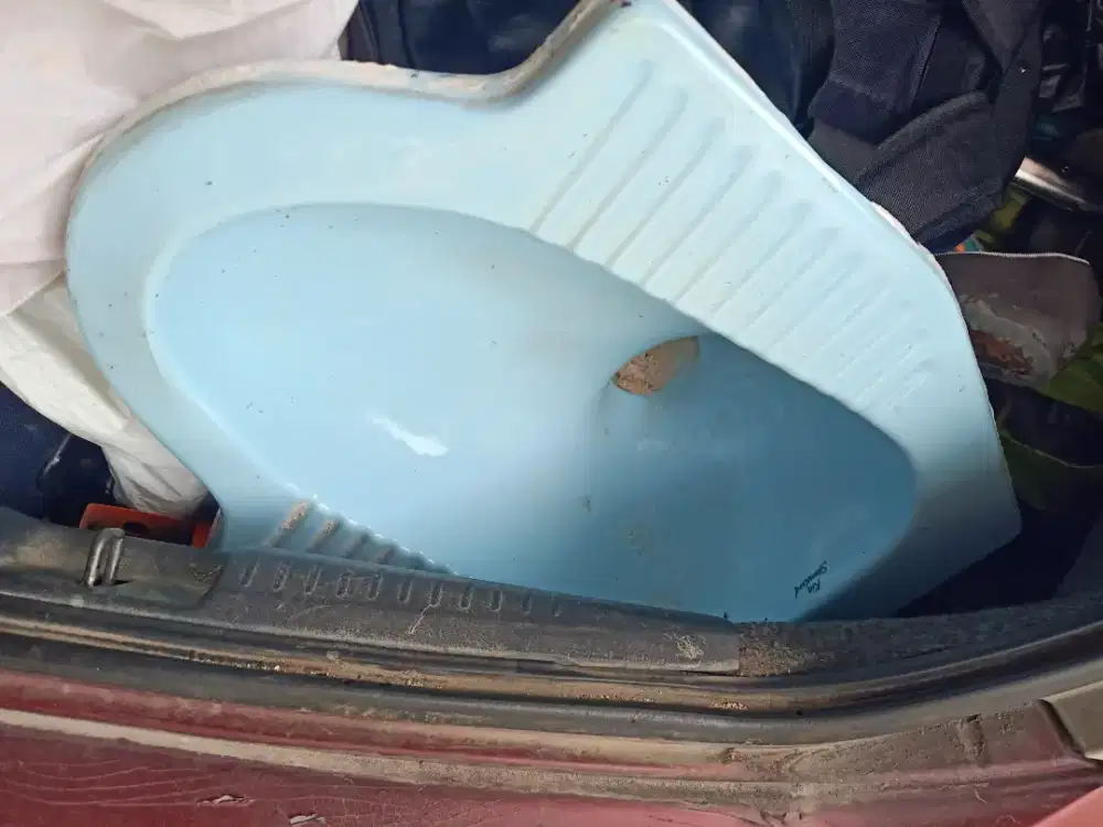 Di jual untuk di pasang di kamar mandi   kloset jongkok  wa,hp