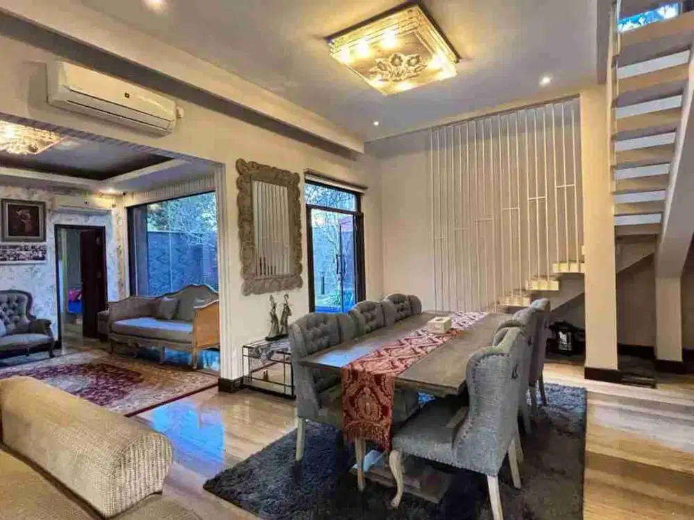 Rumah Mewah HOOK FULL FURNISHED Terdapat Kolam Renang di Cijagra Suryalaya Buahbatu Bandung Dekat Bikasoga