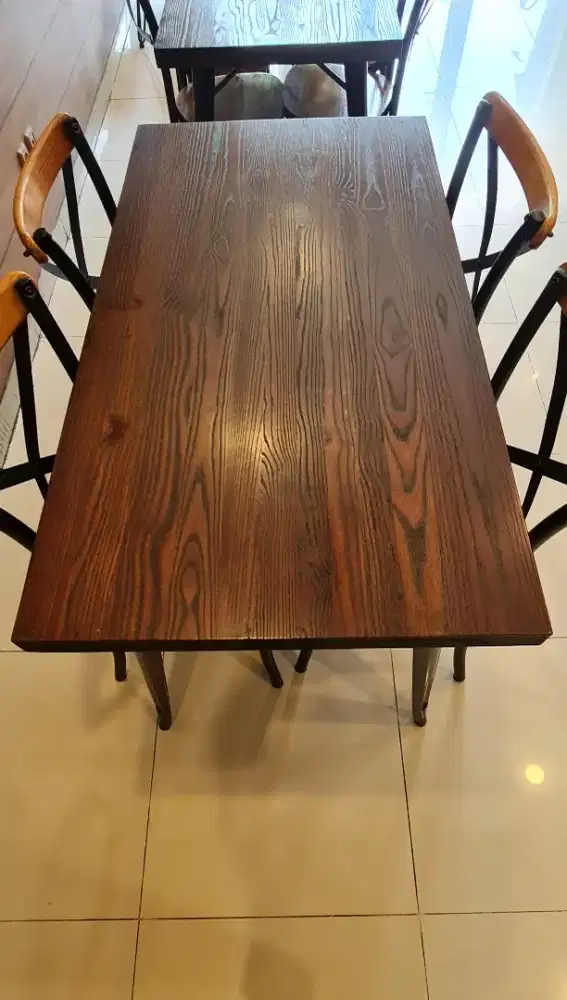Meja makan kayu informa
