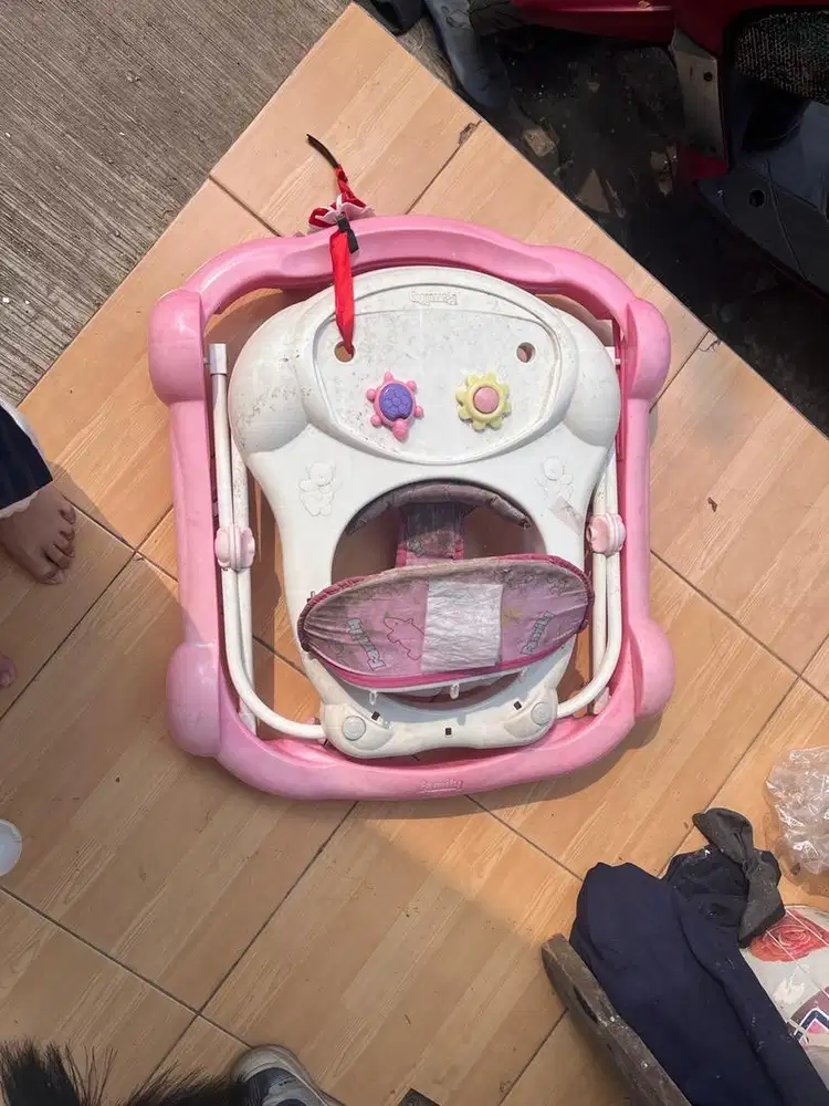 Baby walker lucu