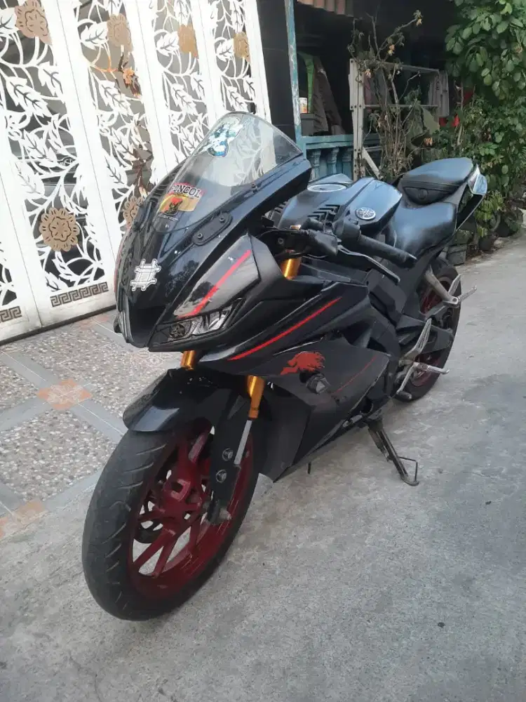 Yamaha R15 2018 ss lengkap mesin bagus, kilometer 18 ,plat Bekasi Kab