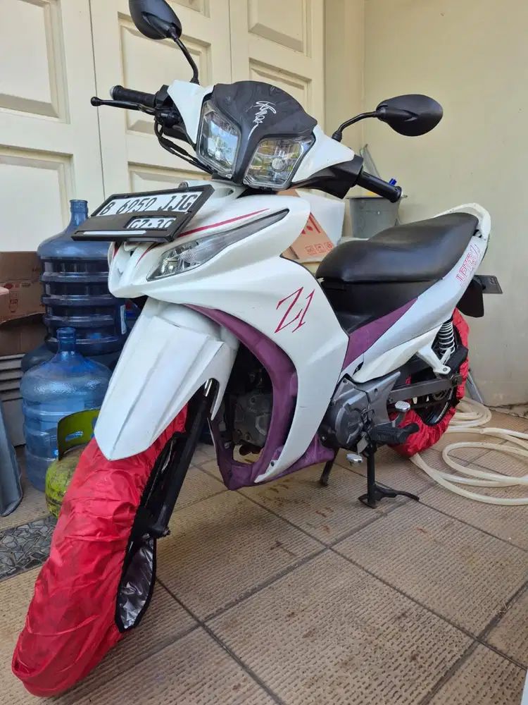 Yamaha Jupiter Z1 2012 Putih, Tangan ke-1, KM Rendah, Kondisi Istimewa