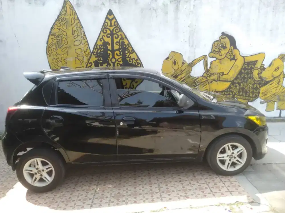 Datsun hitam go 2016